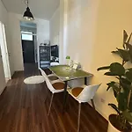 Zoe - Zentrale Citywohnung - 2 Schlafzimmer - 4 Betten - Kueche - Ideal Fuer Familien Appartamento