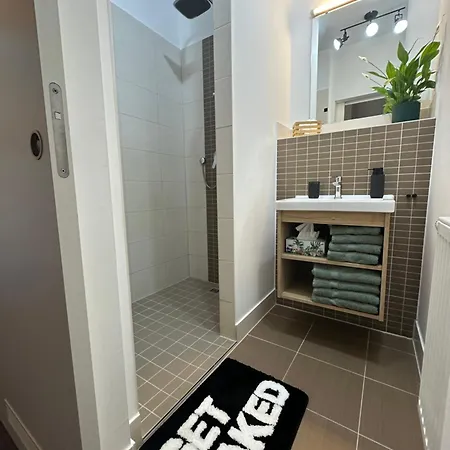 Zoe - Zentrale Citywohnung - 2 Schlafzimmer - 4 Betten - Kueche - Ideal Fuer Familien *