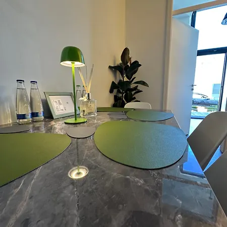 Zoe - Zentrale Citywohnung - 2 Schlafzimmer - 4 Betten - Kueche - Ideal Fuer Familien *